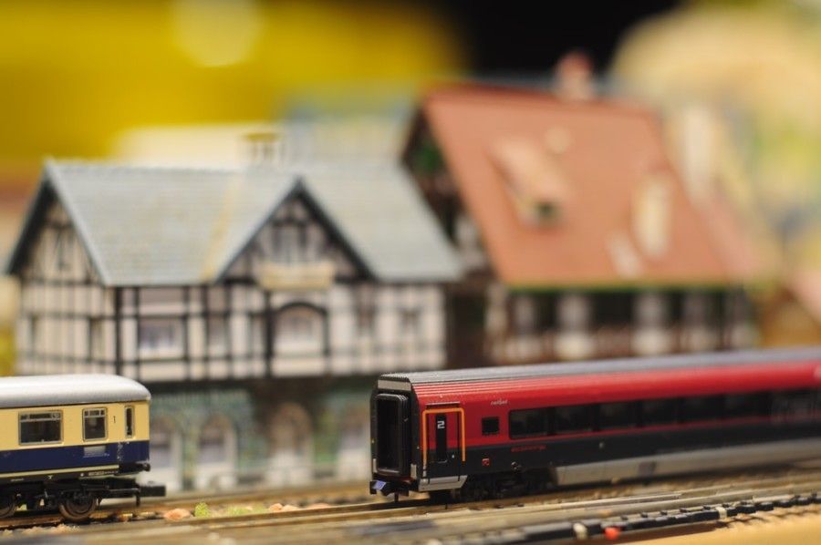 train-and-houses-toys