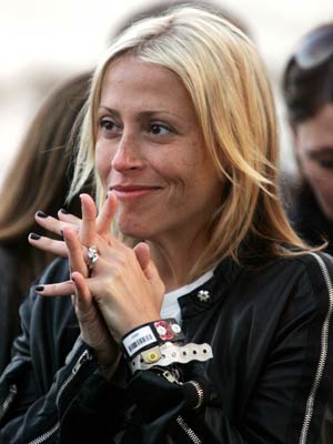 8216-frightened-8217-nicole-appleton-laughs-at-disney-world-amidst-liam-gallagher-love-child-allegations