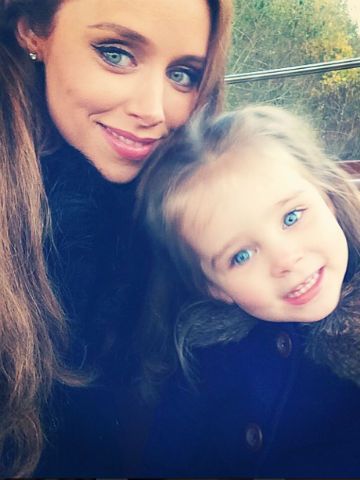 cute-pregnant-the-saturdays-singer-una-foden-gets-hair-inspiration-from-2-year-old-daughter-aoife-belle