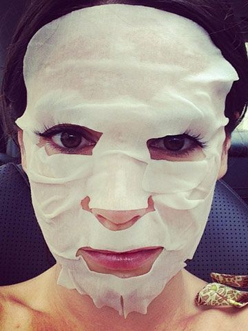 eek-kelly-brook-puts-on-freaky-white-face-mask-in-instagram-photo