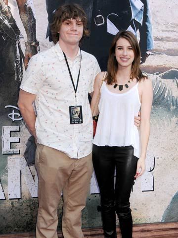 emma-roberts-pictured-crying-in-evan-peters-8217-arms-after-news-of-domestic-violence-arrest