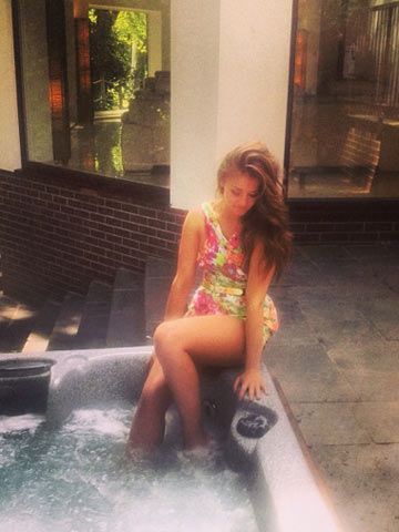 forget-nearly-naked-helen-flanagan-brooke-vincent-is-sooo-sexy-in-instagram-pictures