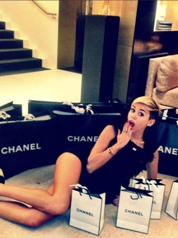 miley-cyrus-buys-up-chanel-in-bond-street-after-partying-with-pixie-geldof