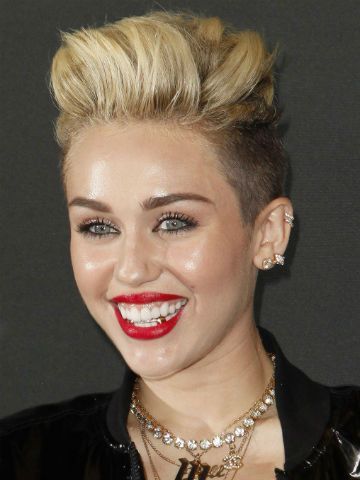 miley-cyrus-everyone-said-i-was-a-lesbian-but-i-take-it-as-a-compliment