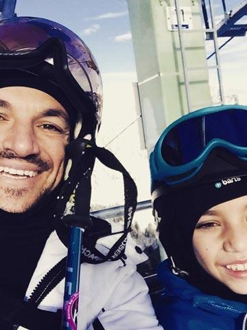 peter-andre-finally-joins-instagram-and-posts-these-photos-of-junior-emily-macdonagh-and-8230-err-8230-a-glove