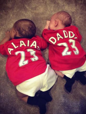 sorry-dad-chelsea-fan-marvin-humes-8217-baby-daughter-alaia-mai-wears-tiny-manchester-united-football-kit