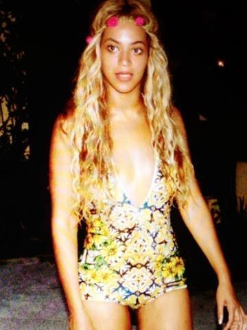 who-needs-a-bikini-beyonce-knowles-shows-off-body-in-sexy-one-piece-swimsuits-on-holiday-with-baby-daughter-blue-ivy-carter